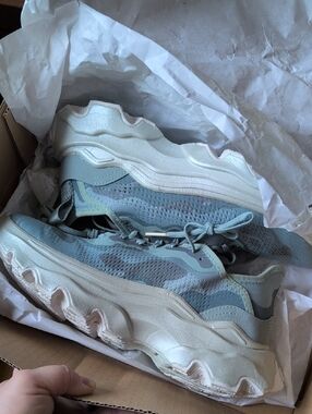 Sorel Women's Kinetic Breakthru Day Lace Up Sneakers 8.5 Women's Running Shoes